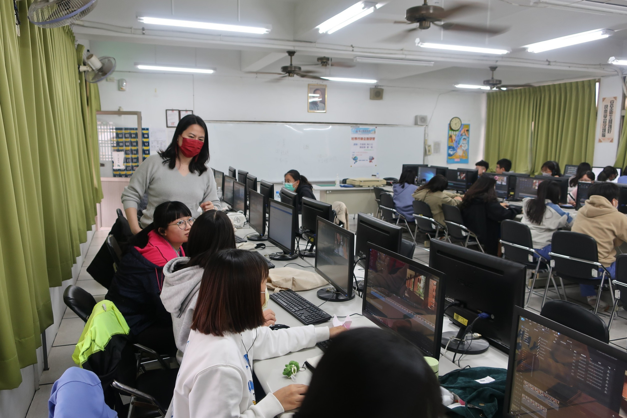 110學年度君邑資訊公司李燕秋執行長-社群行銷企劃研習營