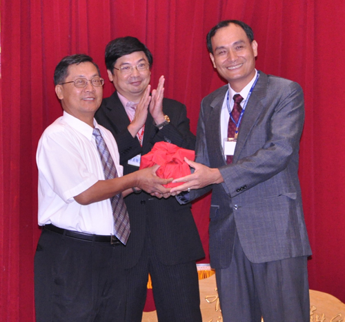 98學年度家長會長交接 98學年度家長會長交接